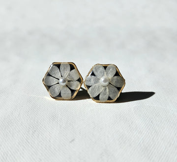 Chamomile in Dark studs