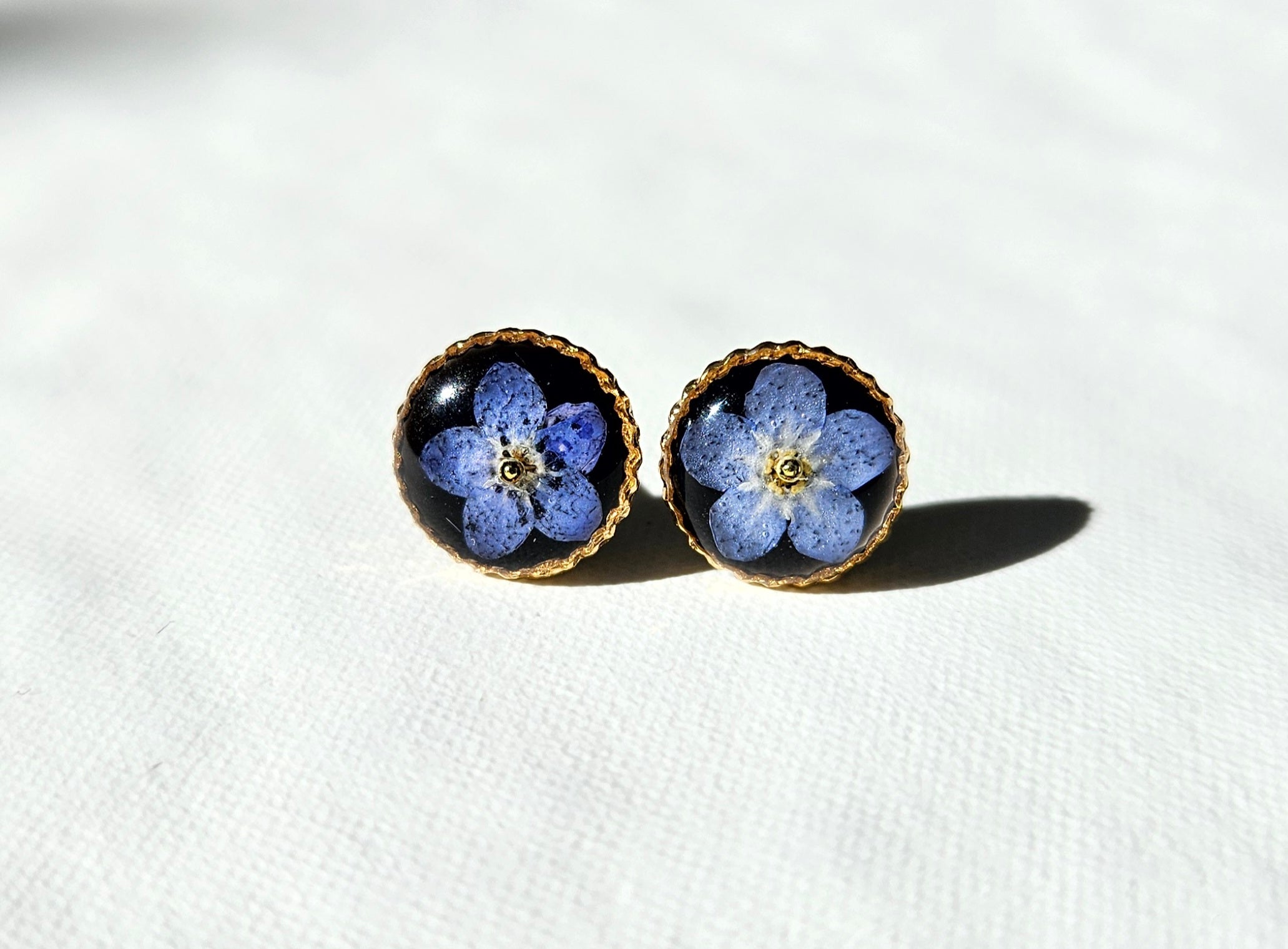 Forget me not in Dark studs