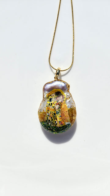 The Kiss Pendant