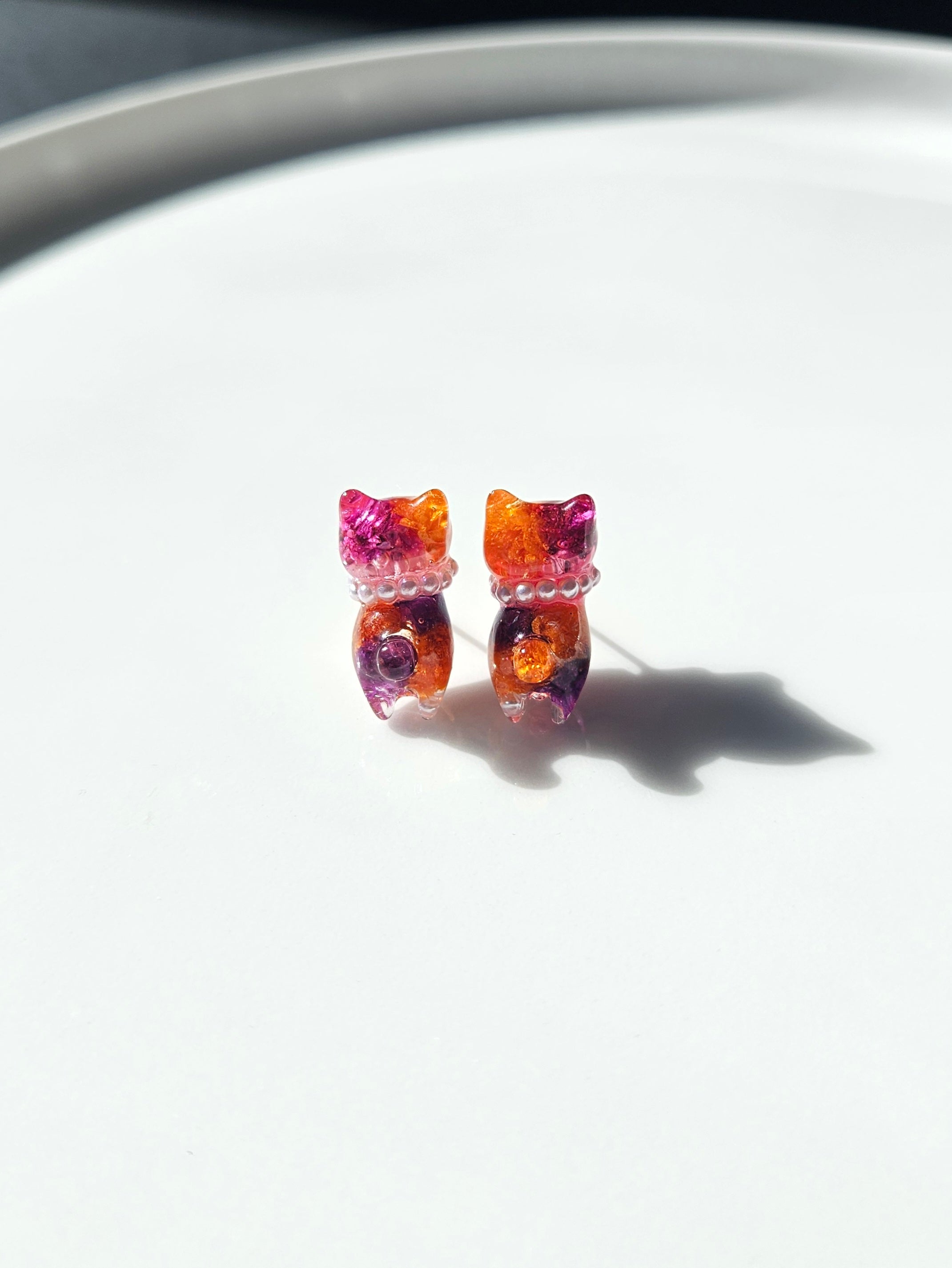 Kitty Cat Wears Pearl