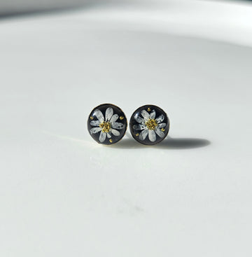 Coriander in Dark studs