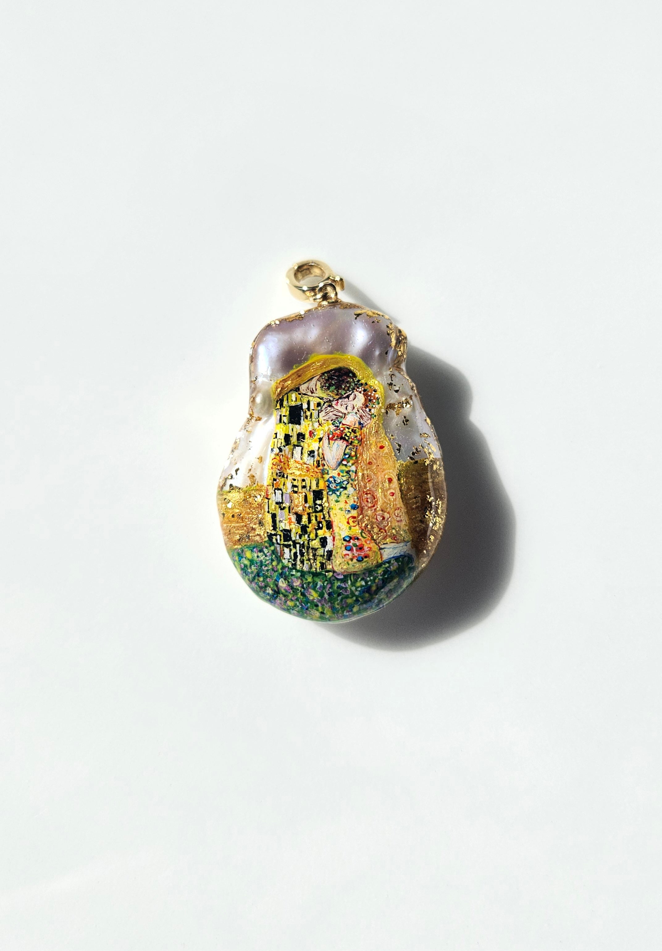 The Kiss Pendant